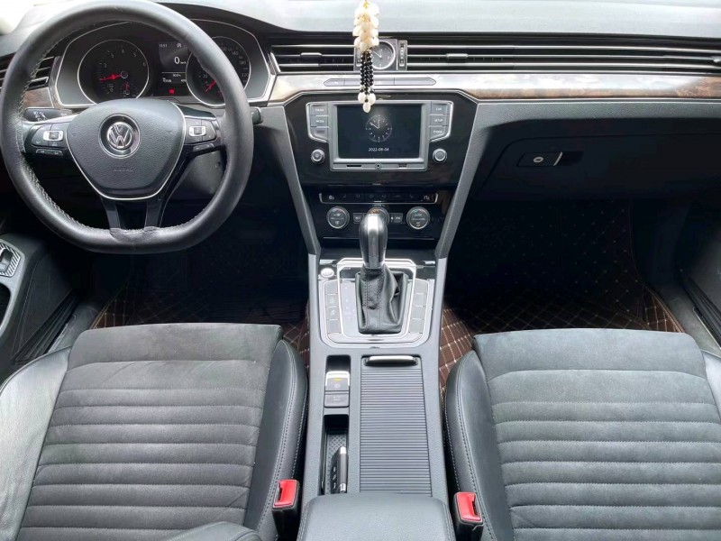 济宁17年大众迈腾4