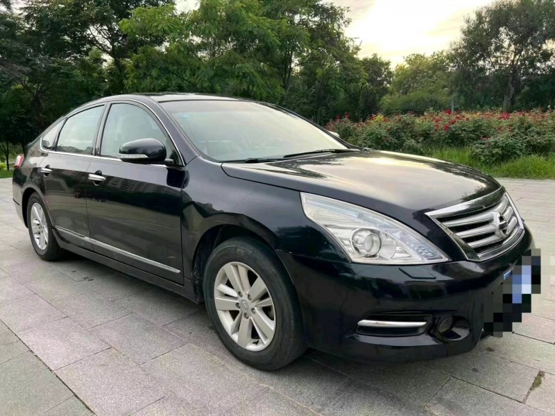 济宁11年日产天籁2