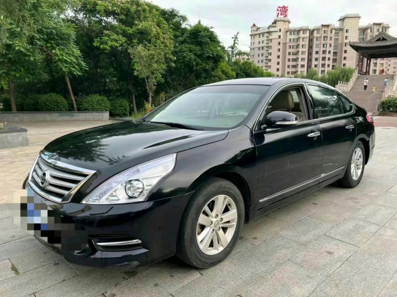 济宁11年日产天籁3