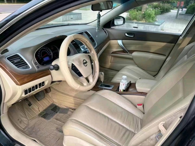 济宁11年日产天籁4