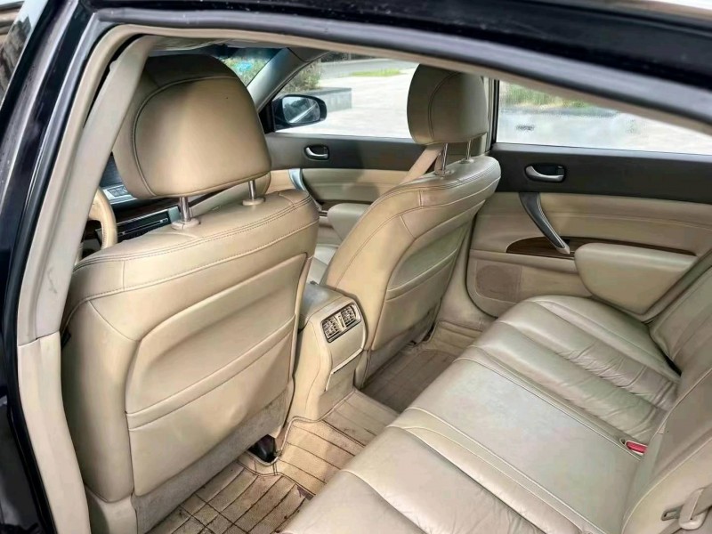 济宁11年日产天籁5