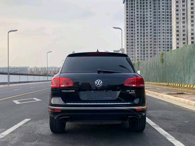 济宁16年大众途锐9