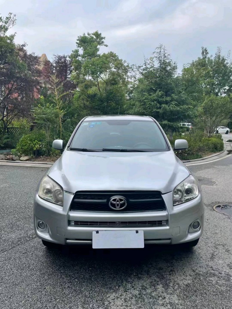 东营11年丰田RAV41