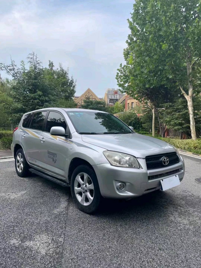 东营11年丰田RAV43