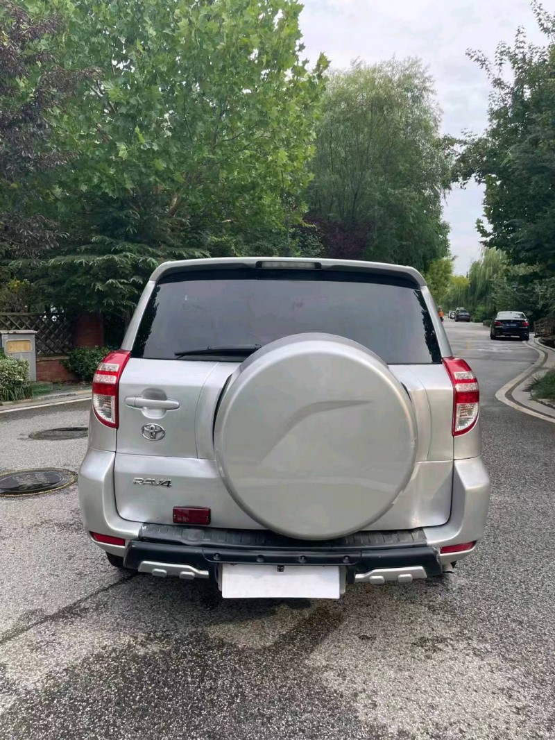 东营11年丰田RAV49