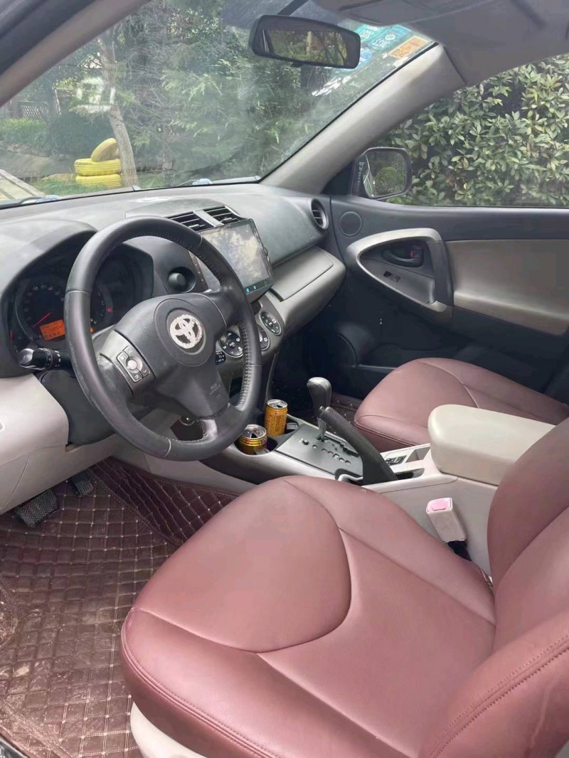 东营11年丰田RAV48