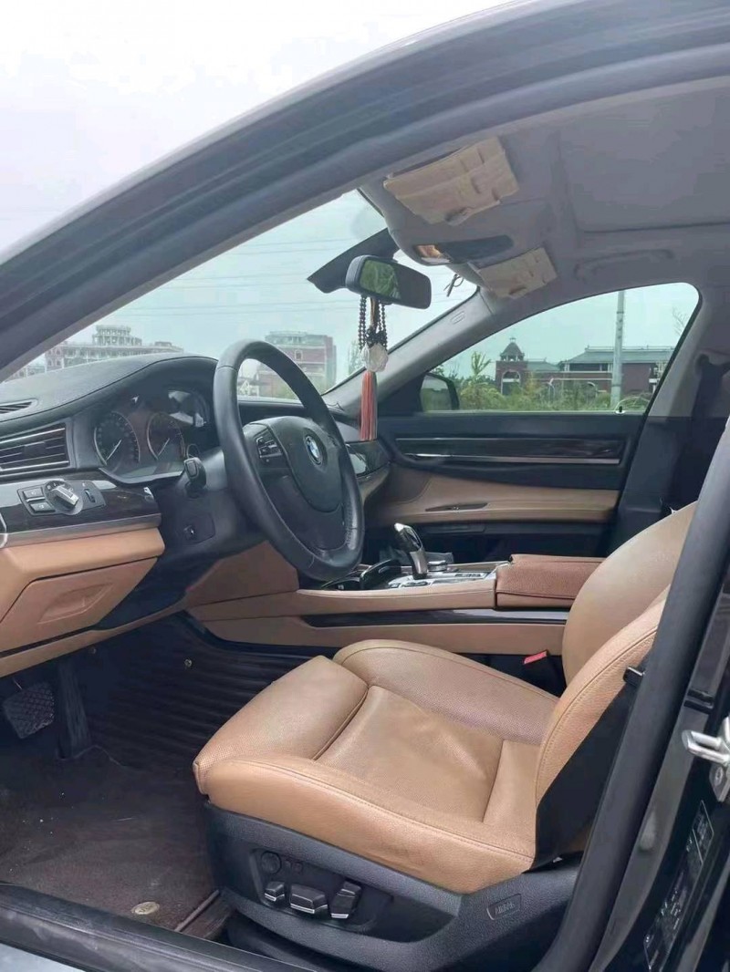 北京12年宝马7系7