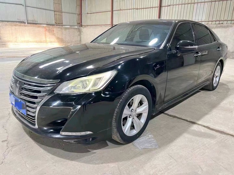 保定15年丰田皇冠2