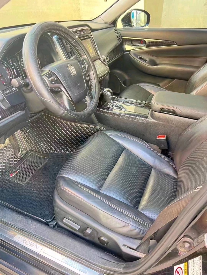 保定15年丰田皇冠4