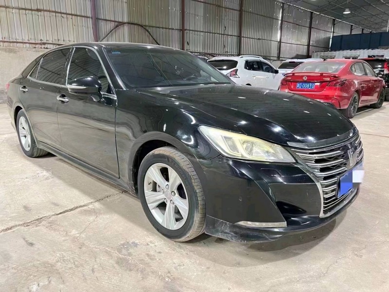 保定15年丰田皇冠3