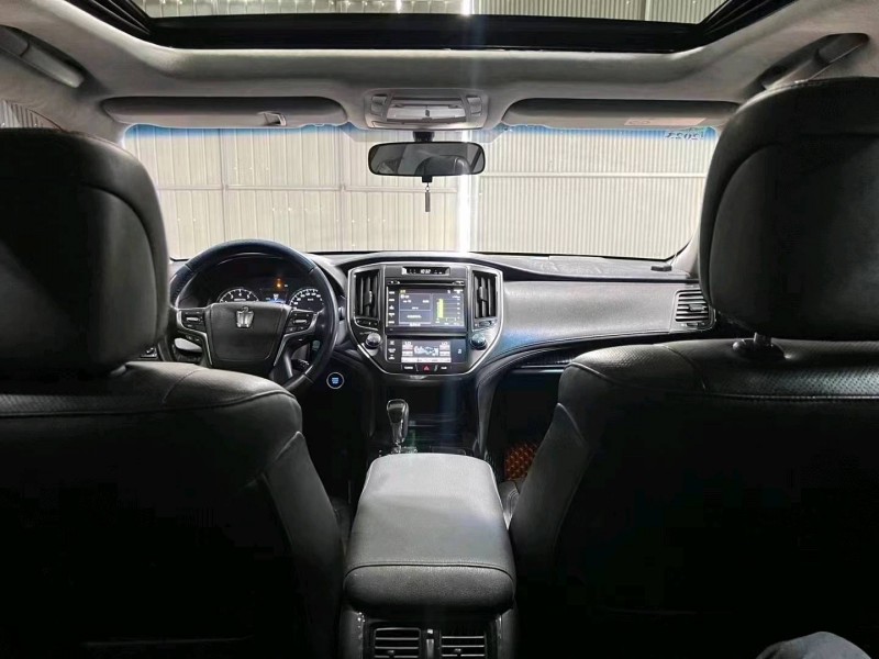 保定15年丰田皇冠6