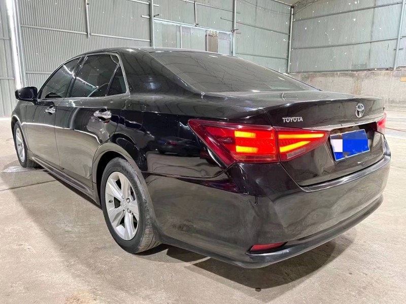 保定15年丰田皇冠8