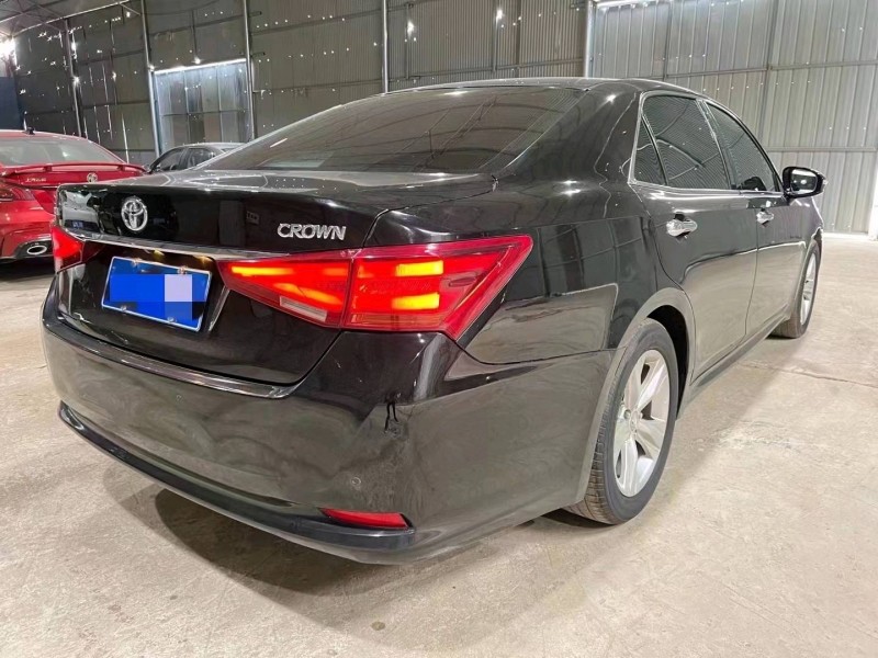 保定15年丰田皇冠7