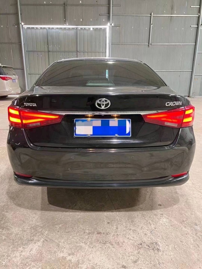 保定15年丰田皇冠9