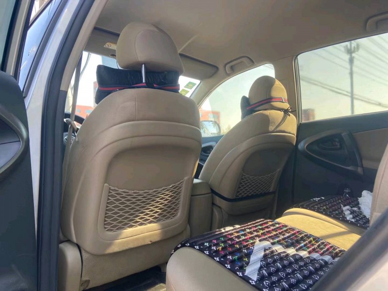 保定12年丰田RAV4荣放6