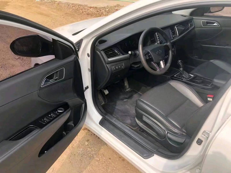 保定19年现代名图2