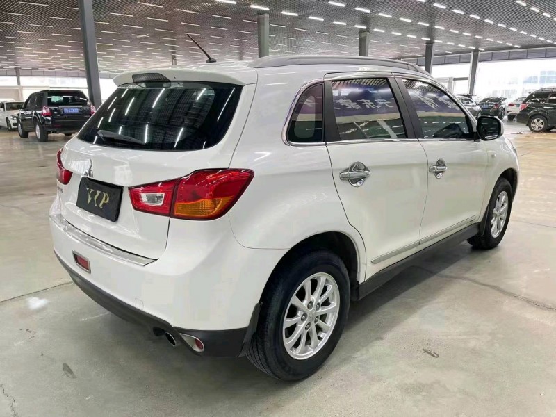 济宁14年三菱劲炫2