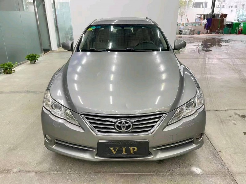 济宁11年丰田锐志1