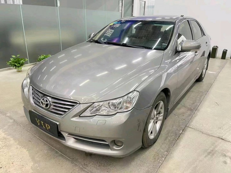 济宁11年丰田锐志2