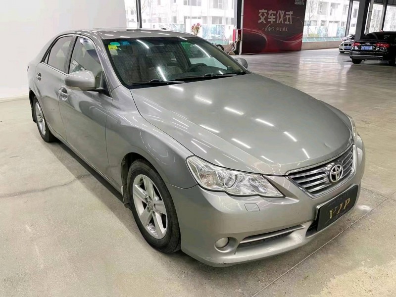 济宁11年丰田锐志3