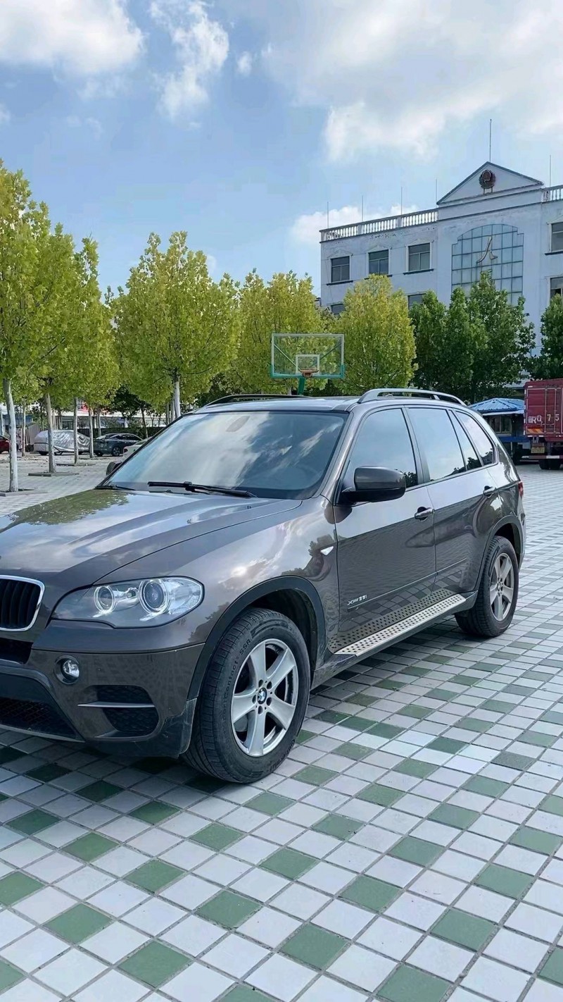 北京12年宝马X58