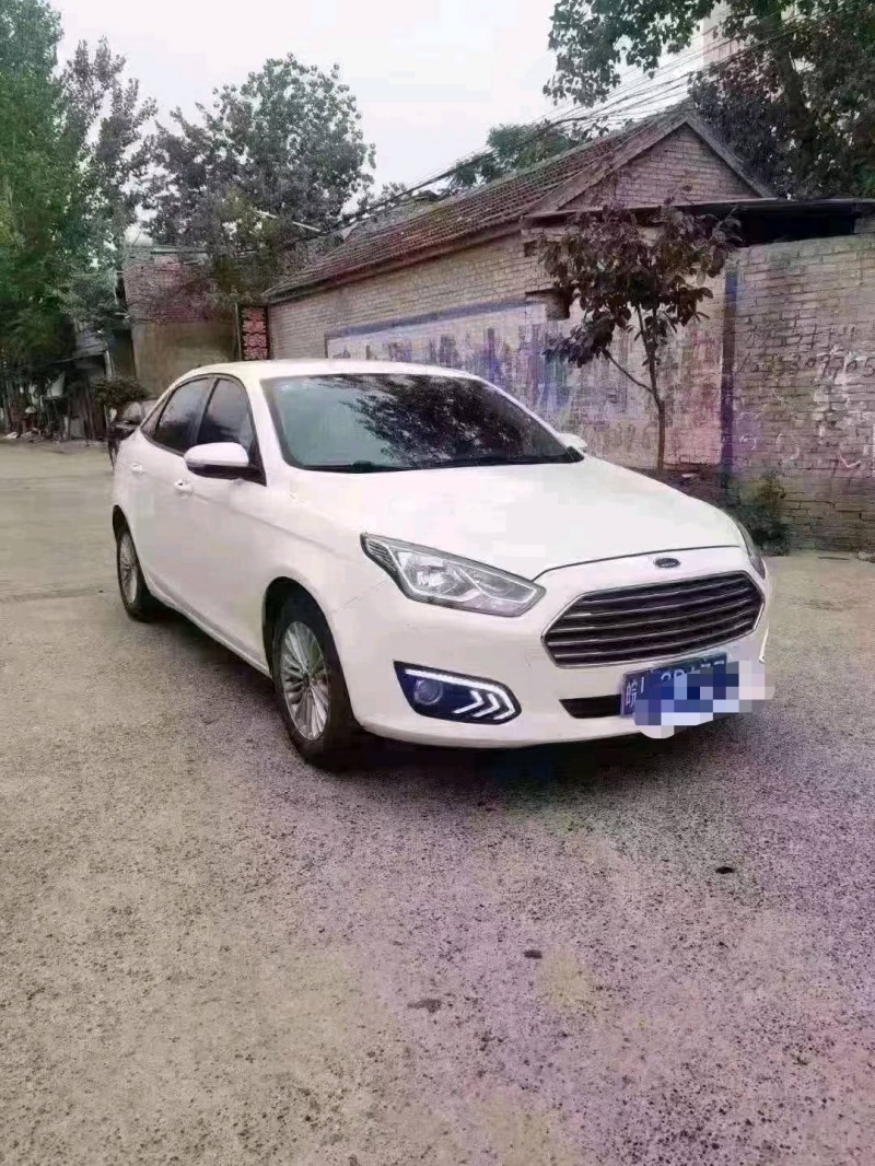 北京18年福特福睿斯3