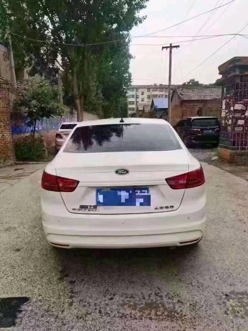 北京18年福特福睿斯4