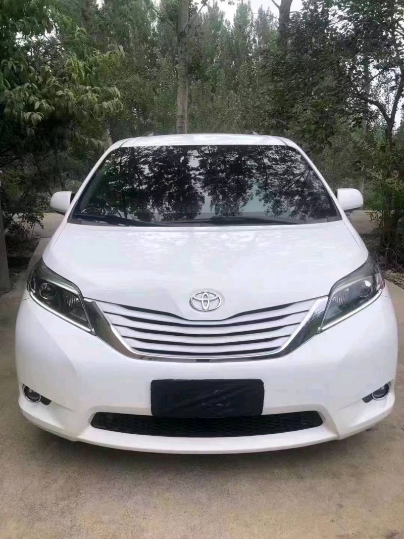 潍坊17年丰田塞纳1