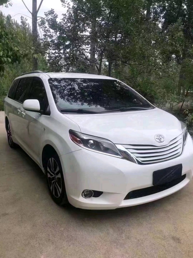 潍坊17年丰田塞纳2