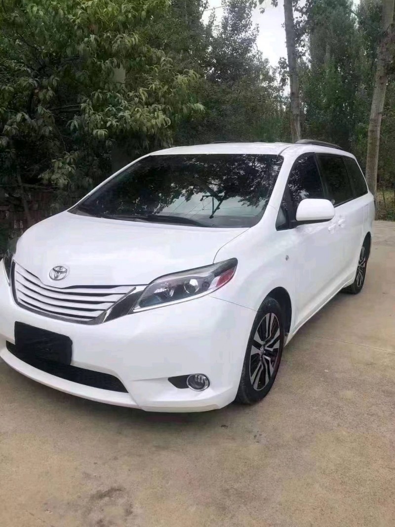 潍坊17年丰田塞纳3