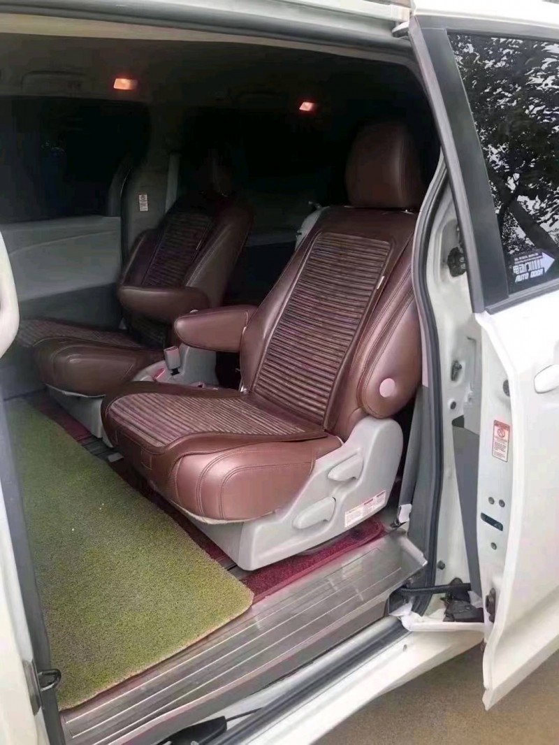 潍坊17年丰田塞纳5