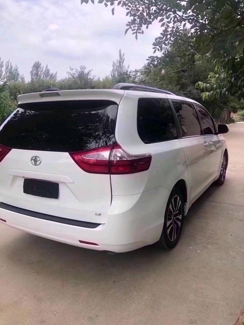 潍坊17年丰田塞纳7