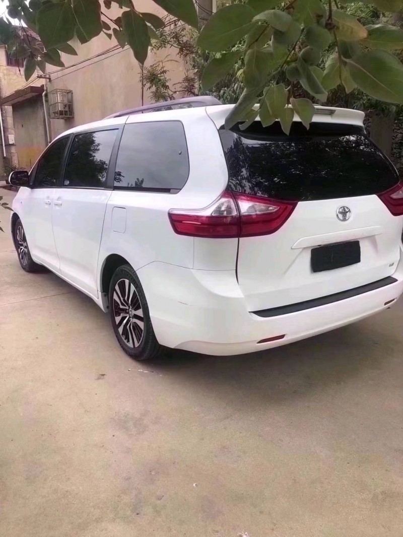 潍坊17年丰田塞纳8