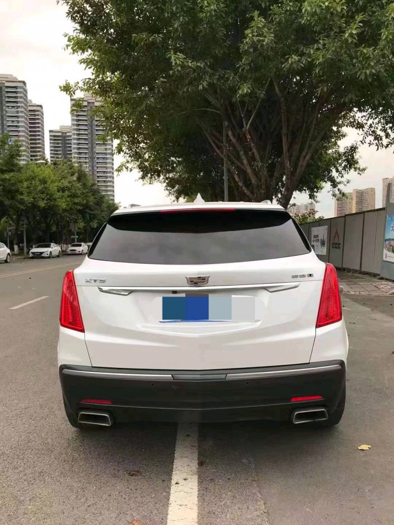 重慶16年凱迪拉克XT56