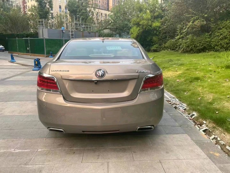 成都12年别克君越5