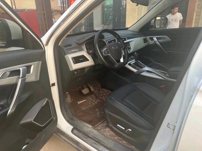 保定19年吉利博越5