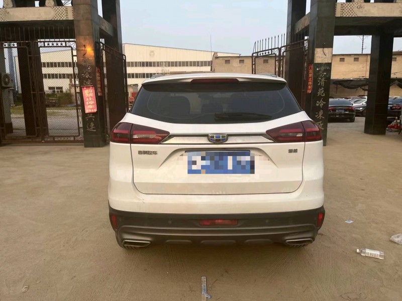 保定19年吉利博越9