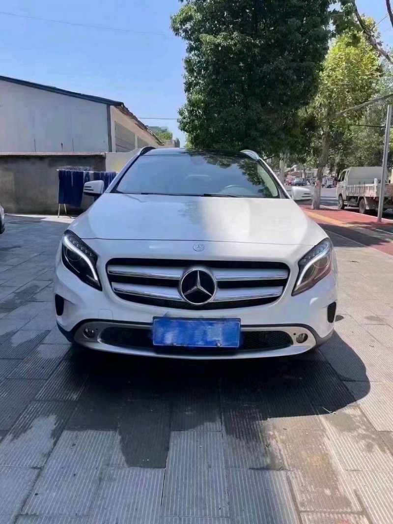 武汉17年奔驰GLA1