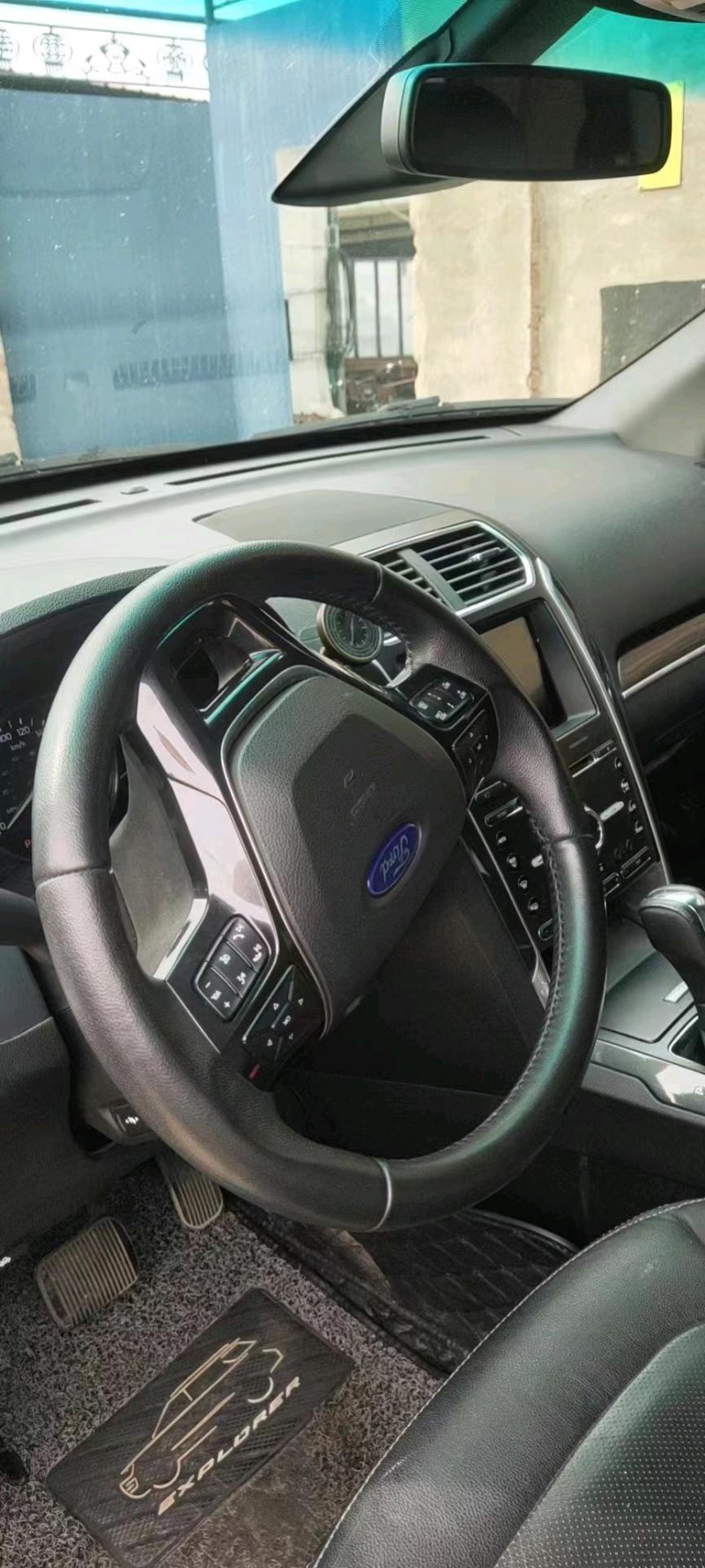 保定17年福特探险者3