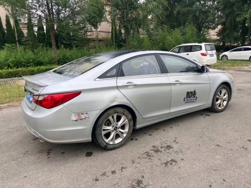 北京13年现代索纳塔八9