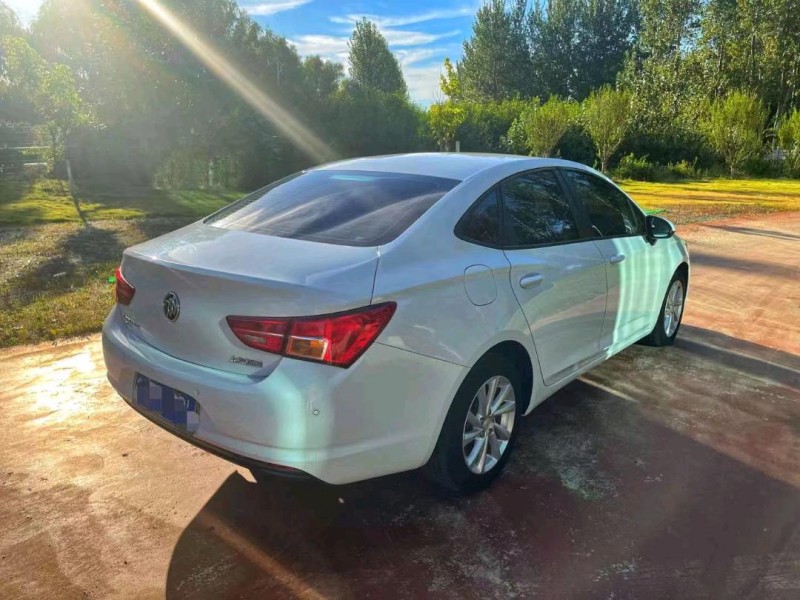 枣庄19年别克威朗4