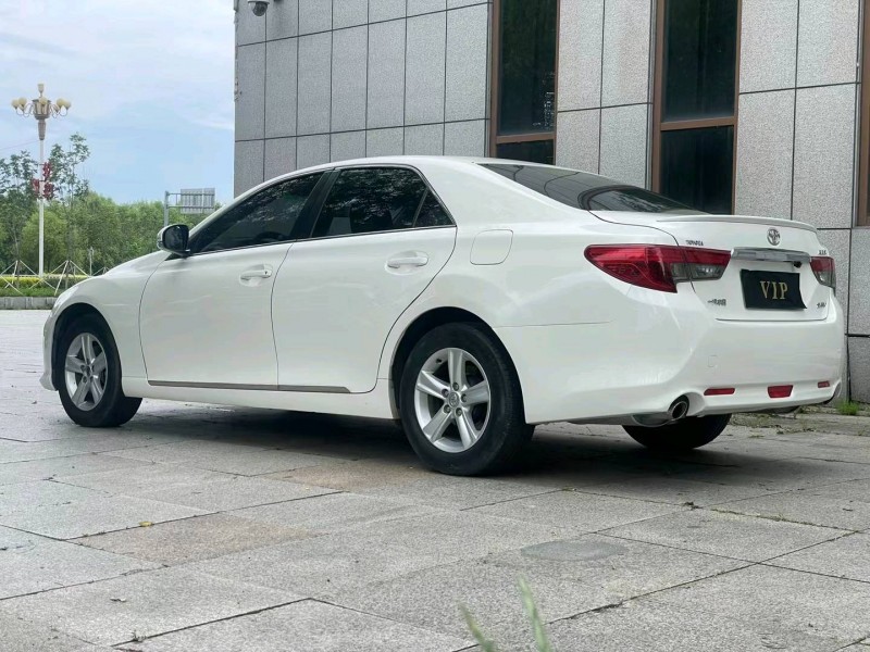 成都15年丰田锐志4
