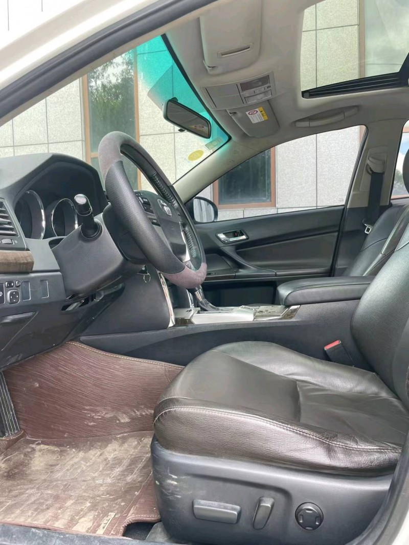 成都15年丰田锐志5