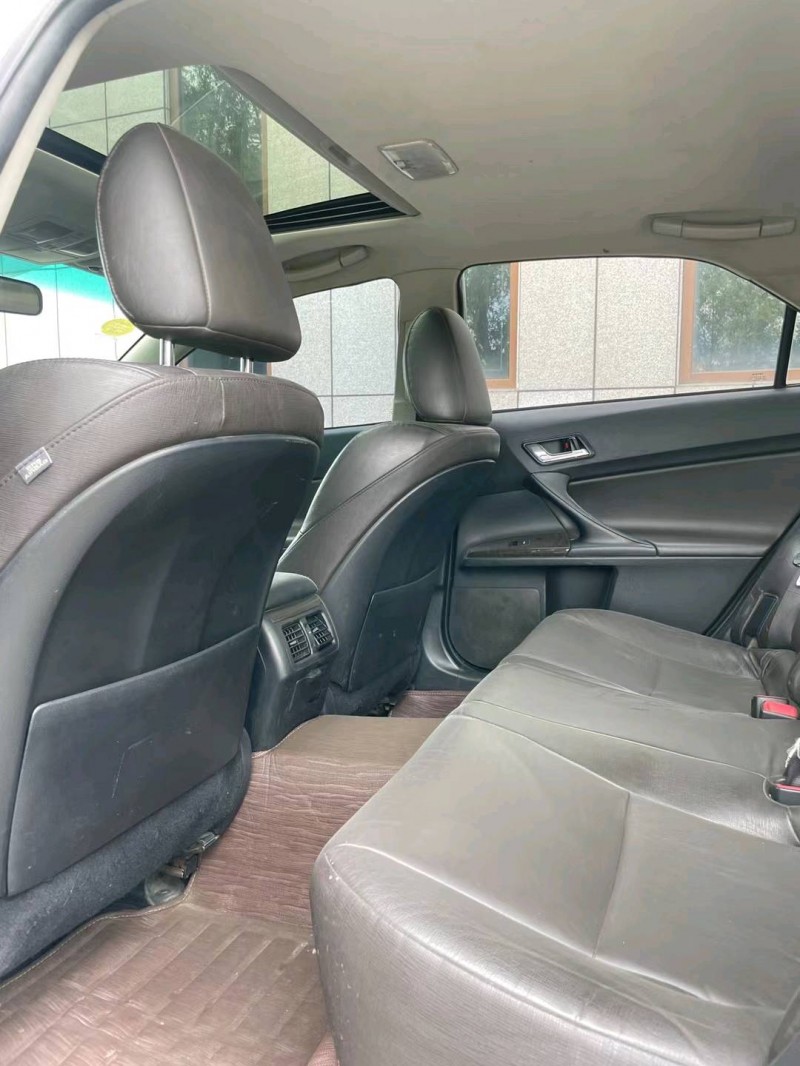 成都15年丰田锐志7