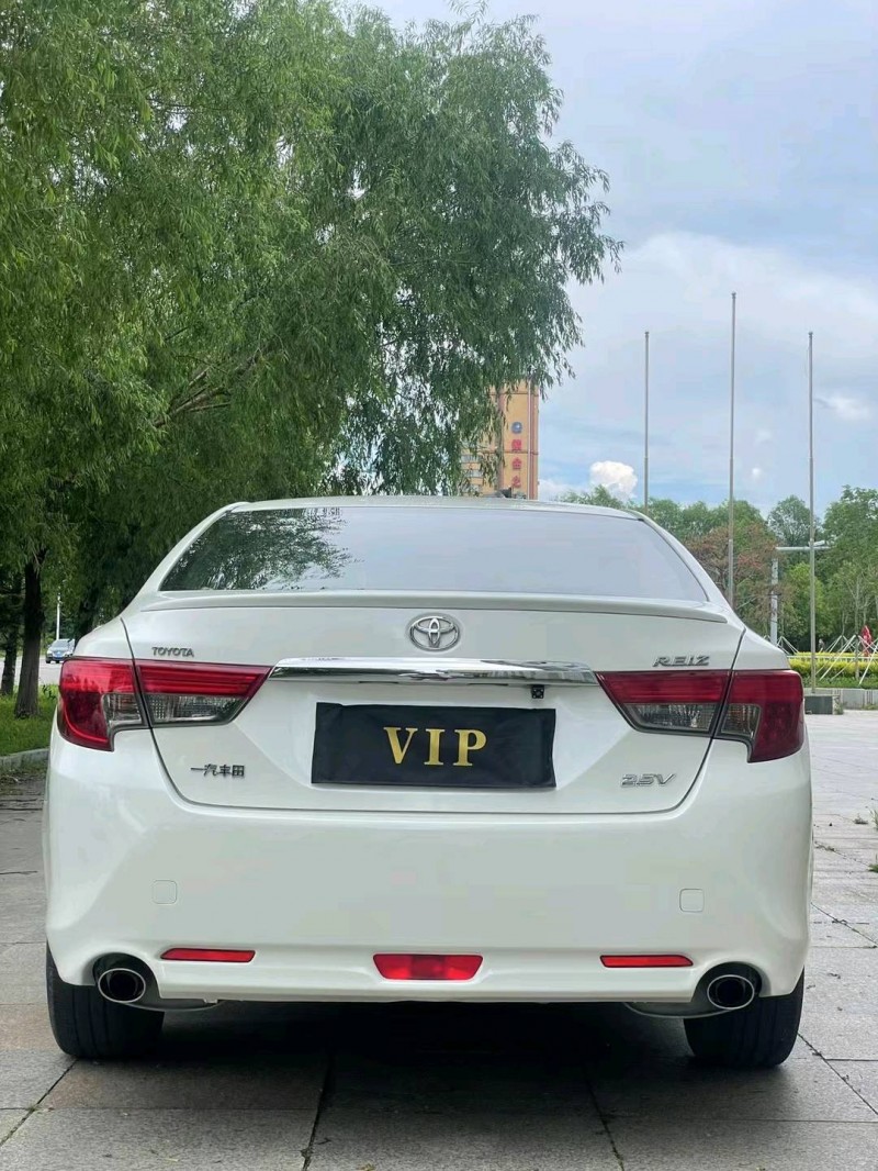 成都15年丰田锐志9