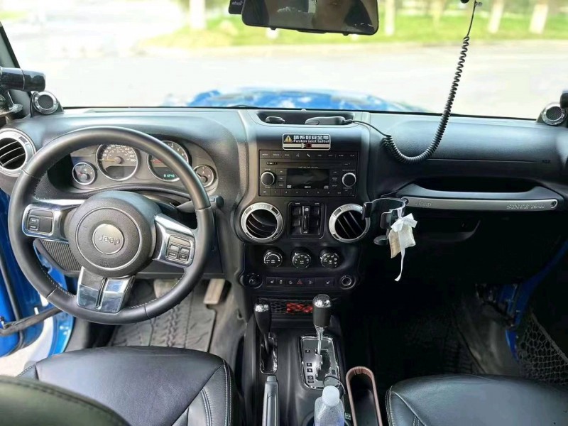 濟寧14年Jeep牧馬人8