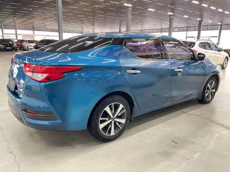 济宁17年日产蓝鸟8