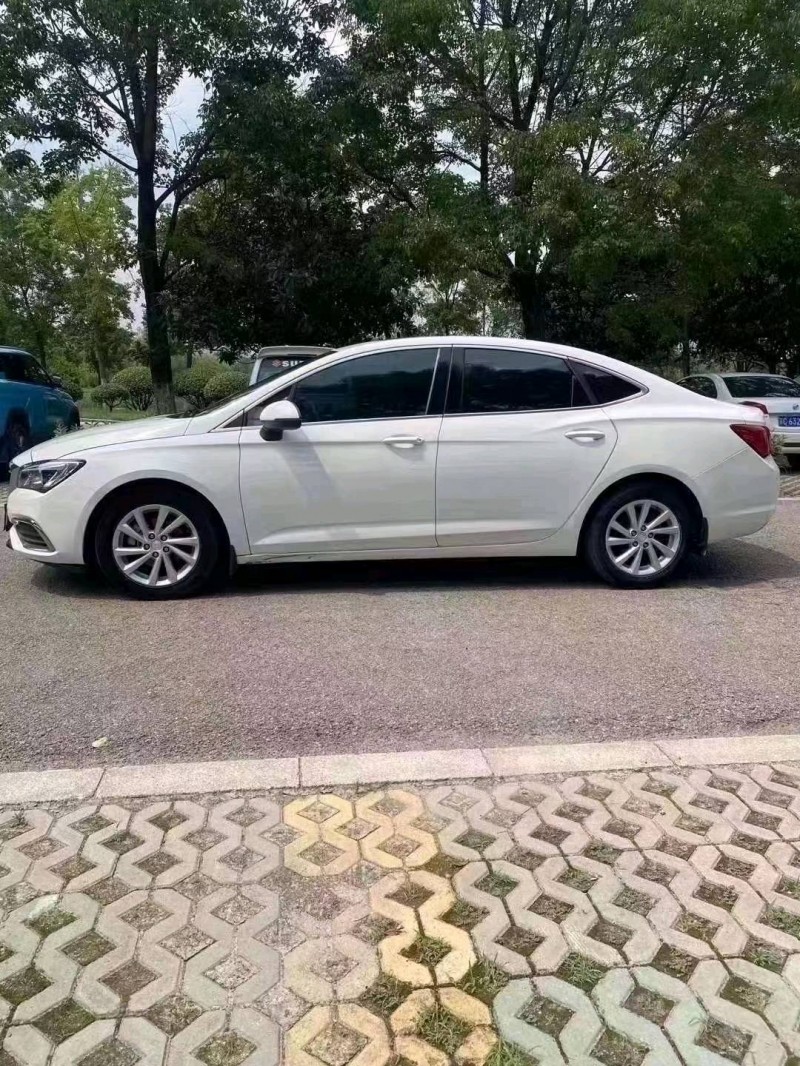 徐州18年别克威朗8