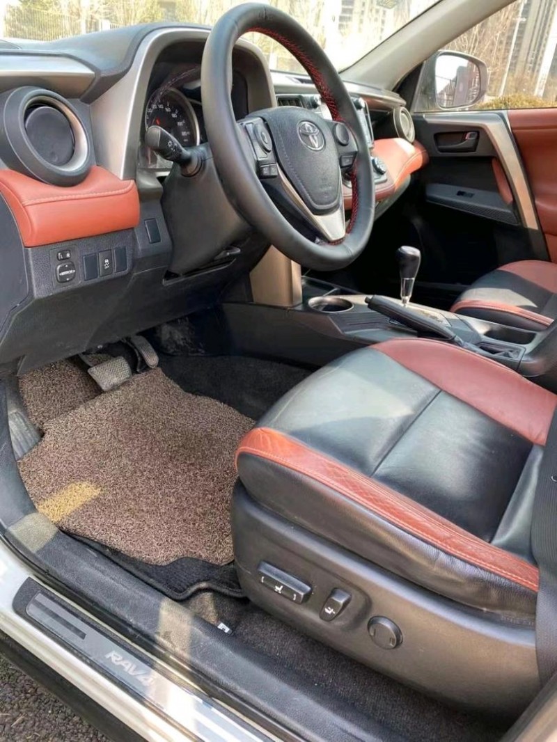 沈阳16年丰田RAV4荣放9