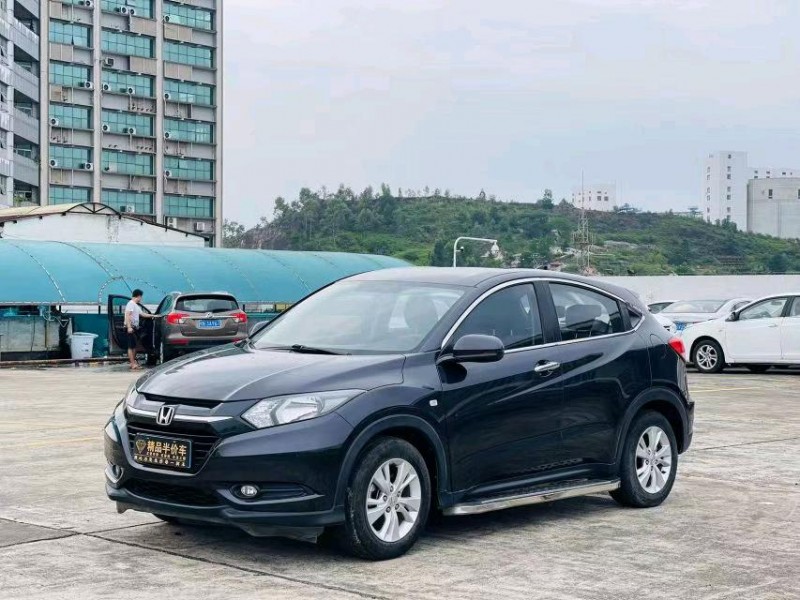 东莞17年本田缤智3